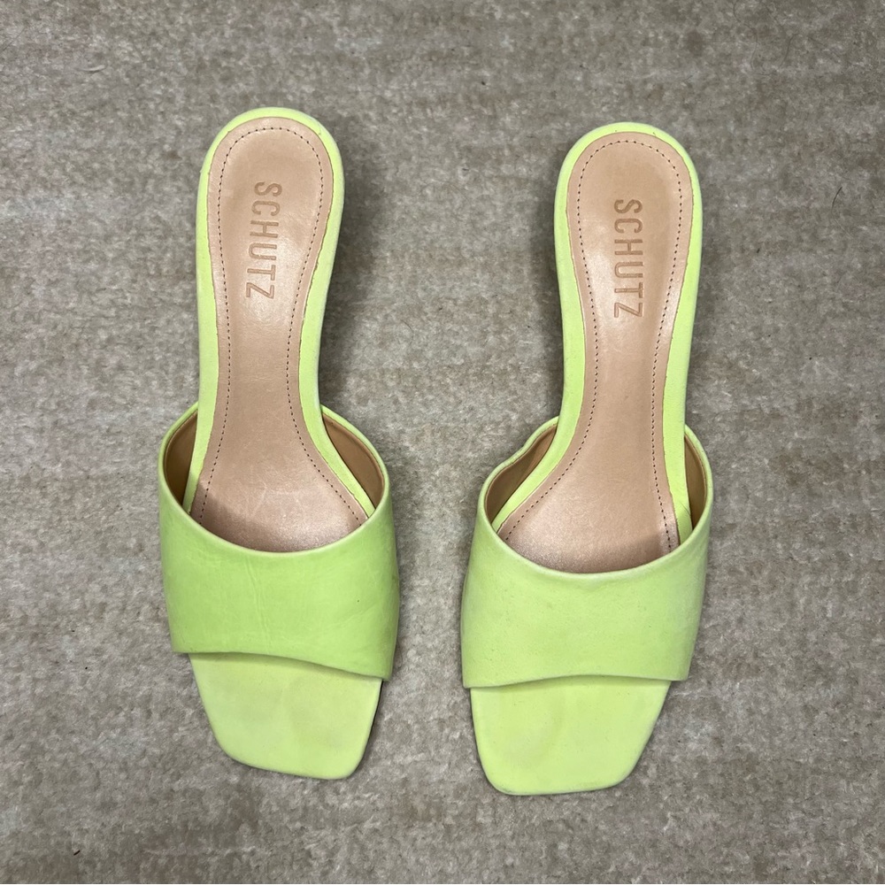 Schutz Pastel Lime Green Kitten Heels size 7 EUC
